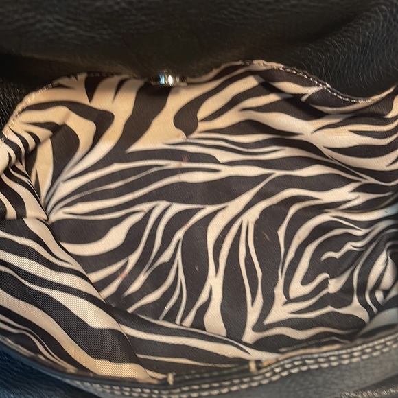 OiOI Australia Pompeian Leather Diaper Bag black with stroller straps - Picture 14 of 15